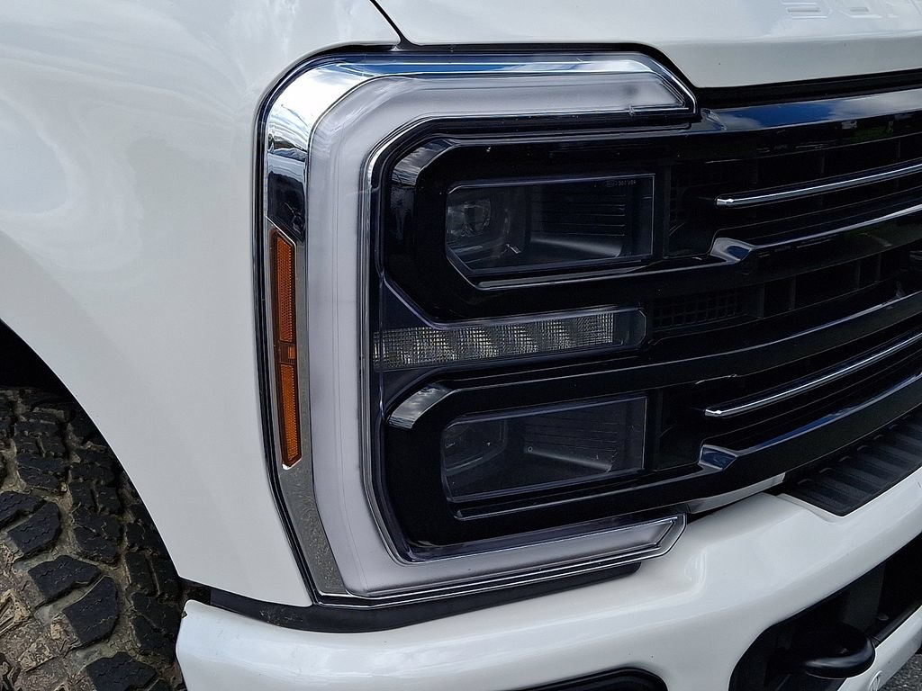 Used 2026 Ford F350 Platinum w/ Tremor Off-Road Package AWD/4WD image 9