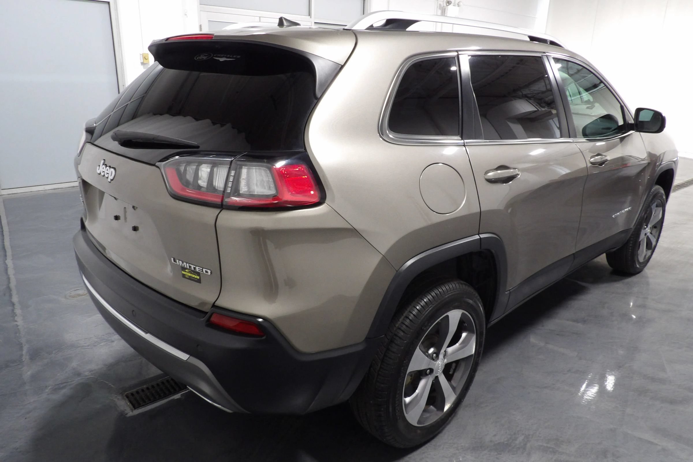 Used 2019 Jeep Cherokee Limited AWD/4WD image 5