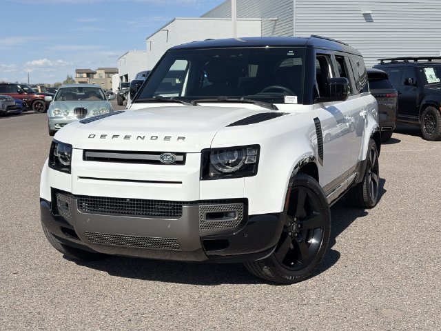 Used 2023 Land Rover Defender 130 X-Dynamic SE AWD/4WD image 2