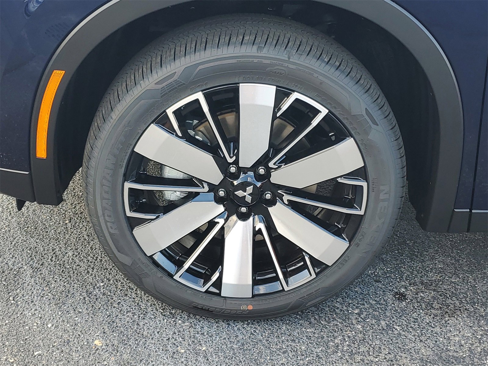New 2025 Mitsubishi Outlander SE image 31