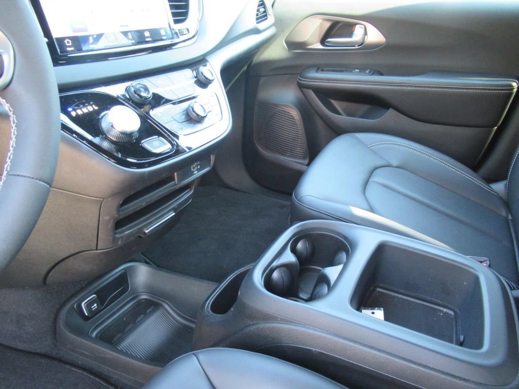 New 2026 Chrysler Voyager LX FWD image 18