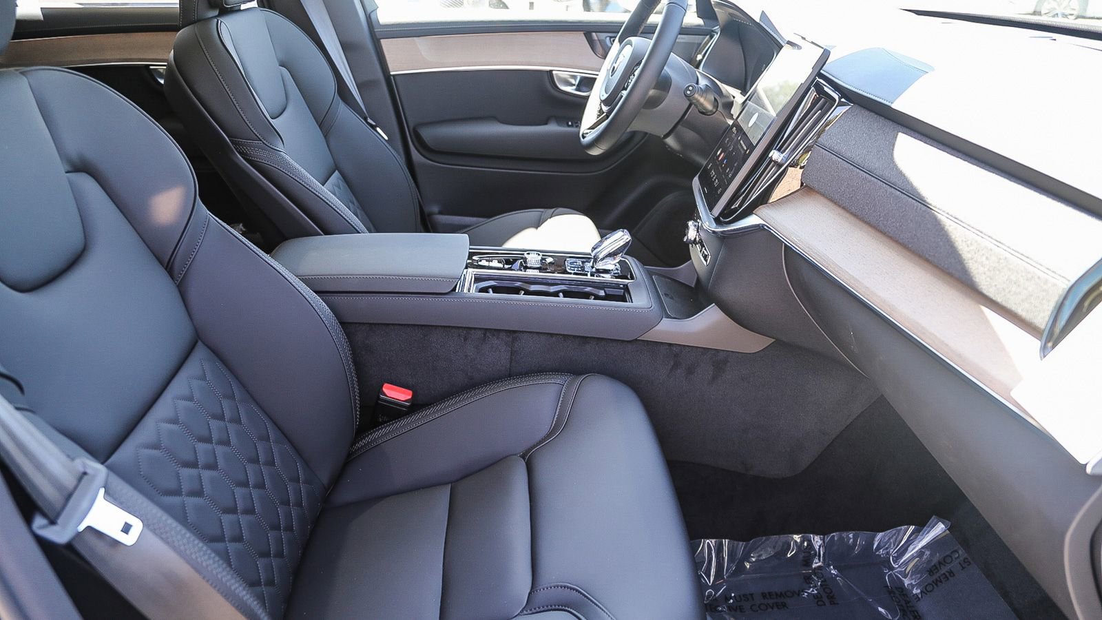 Used 2025 Volvo XC90 T8 Plus w/ Protection Package Premier AWD/4WD image 18