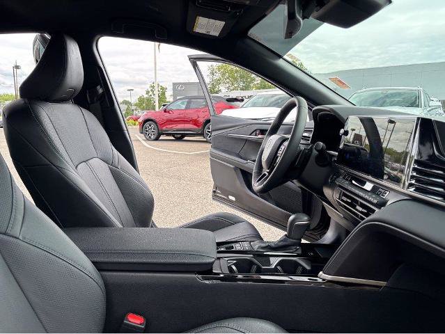 Used 2026 Toyota Camry XSE FWD image 32