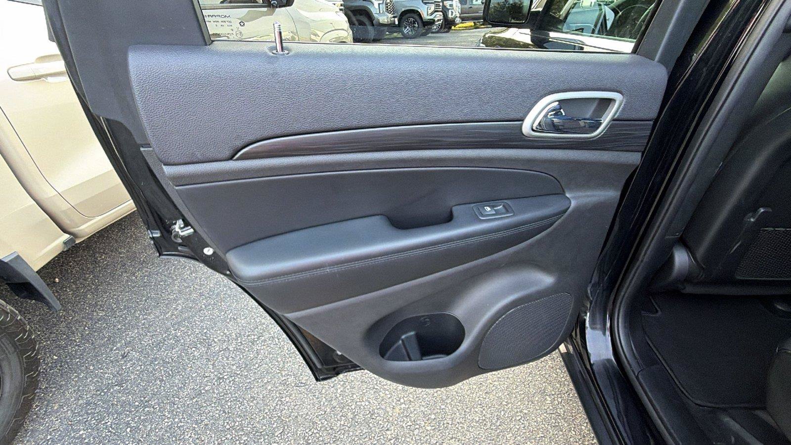 Used 2019 Jeep Grand Cherokee Laredo w/ Laredo X Package RWD image 22