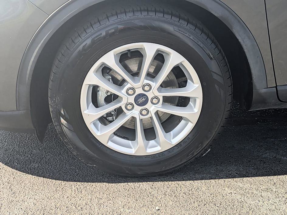 Used 2020 Ford Escape SE image 10