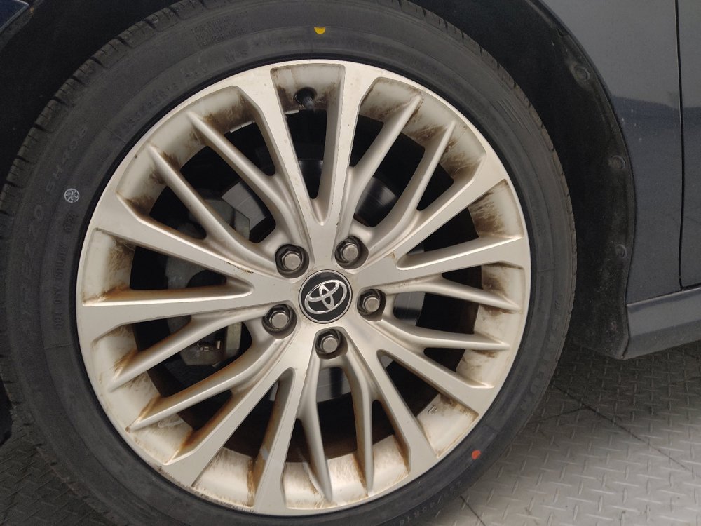 Used 2018 Toyota Camry XLE FWD image 31