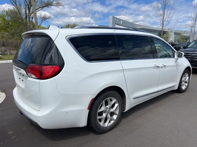 Used 2017 Chrysler Pacifica Touring-L Plus FWD image 5