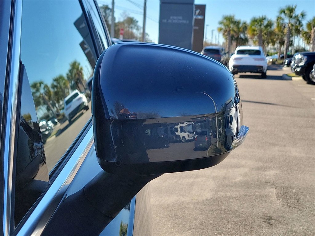 Used 2023 Volvo XC90 B6 Plus image 11