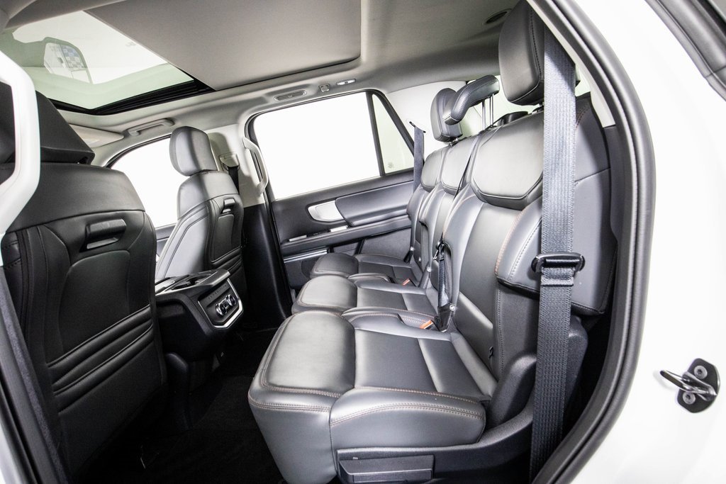 Used 2025 Ford Expedition Active image 10