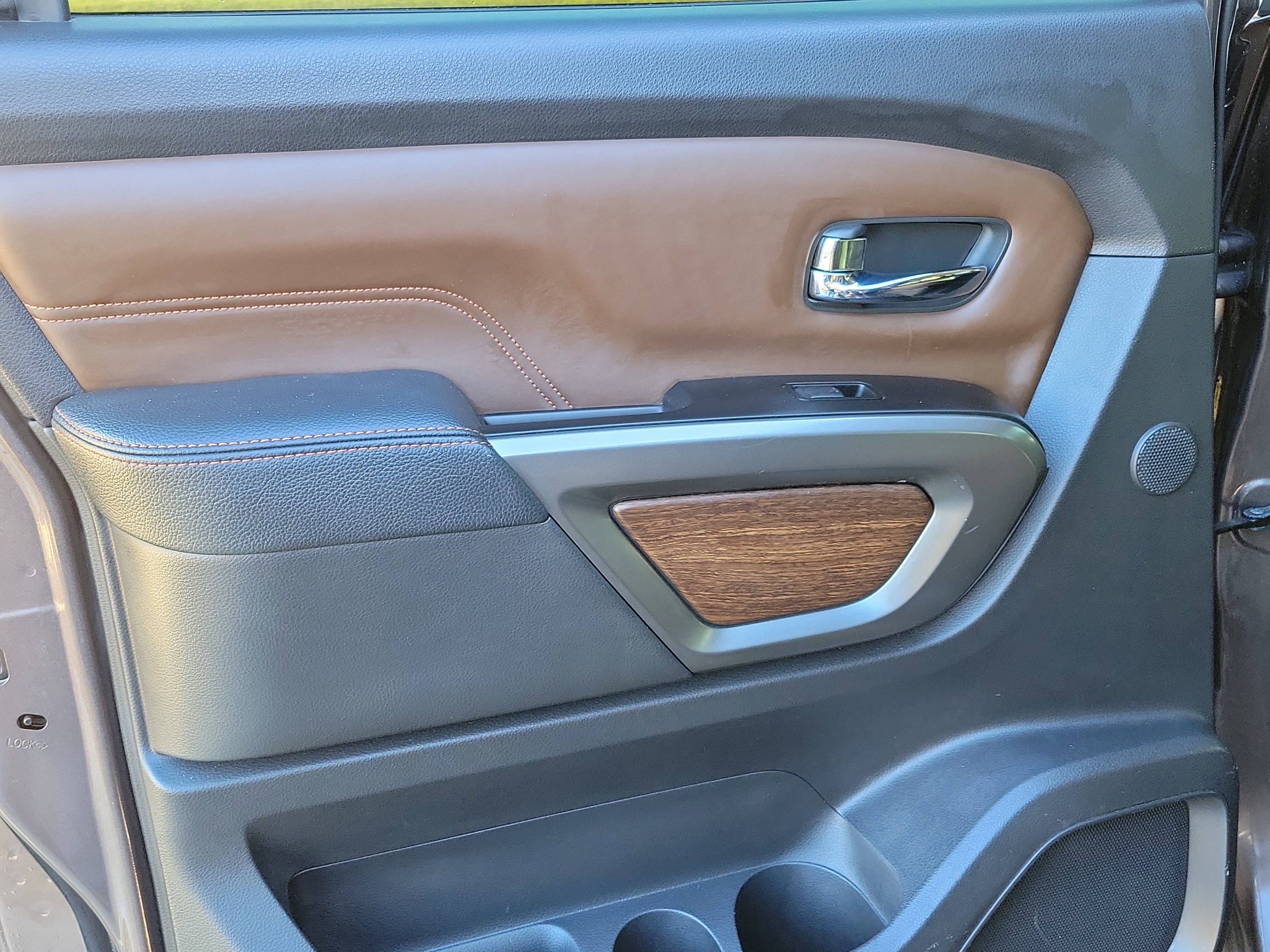 Used 2017 Nissan Titan Platinum Reserve image 21