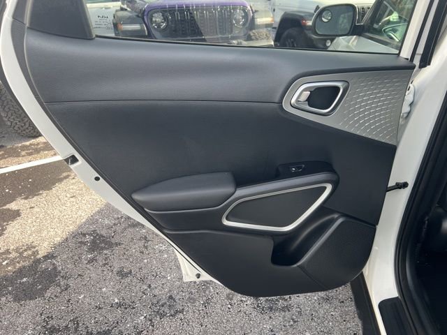 Used 2022 Kia Soul LX image 17