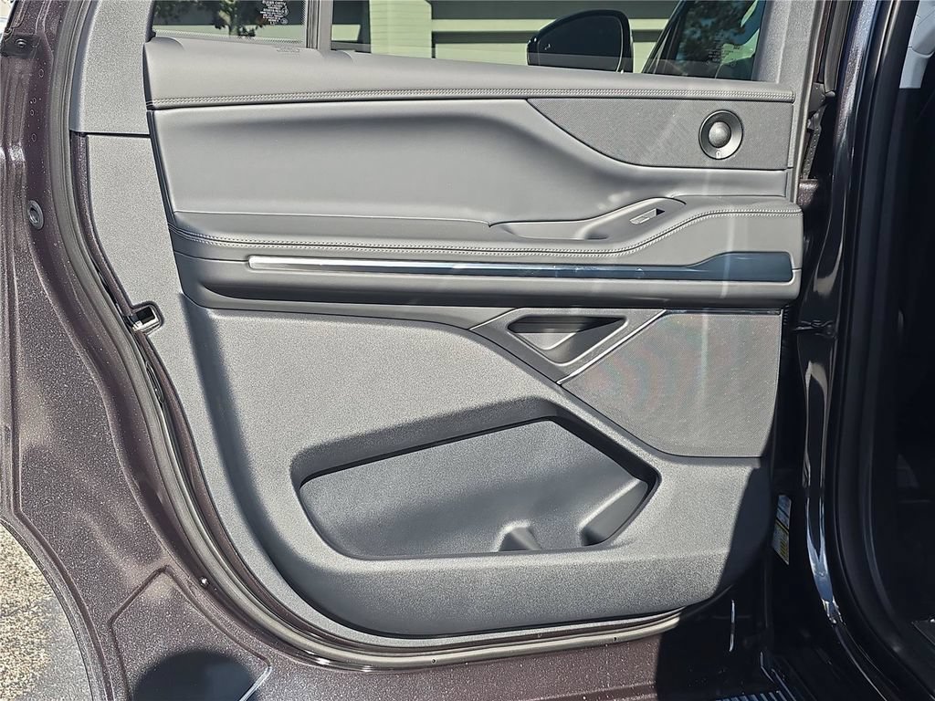 New 2027 Lincoln Navigator L Premier RWD image 11
