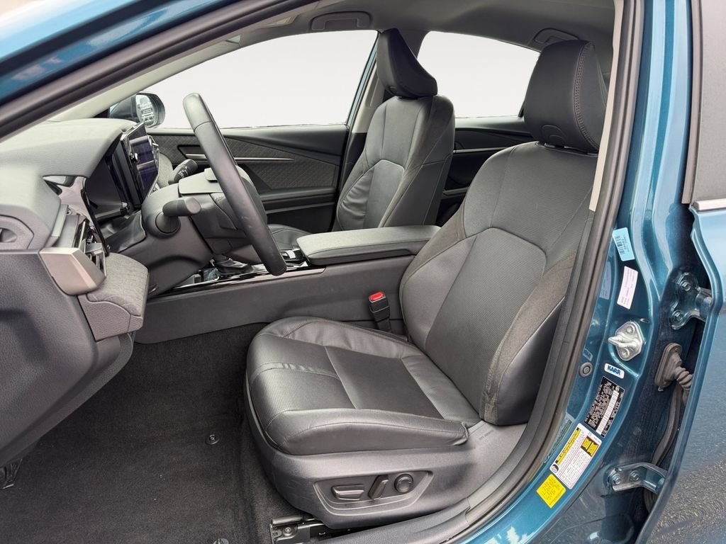 Used 2025 Toyota Camry XLE FWD image 6