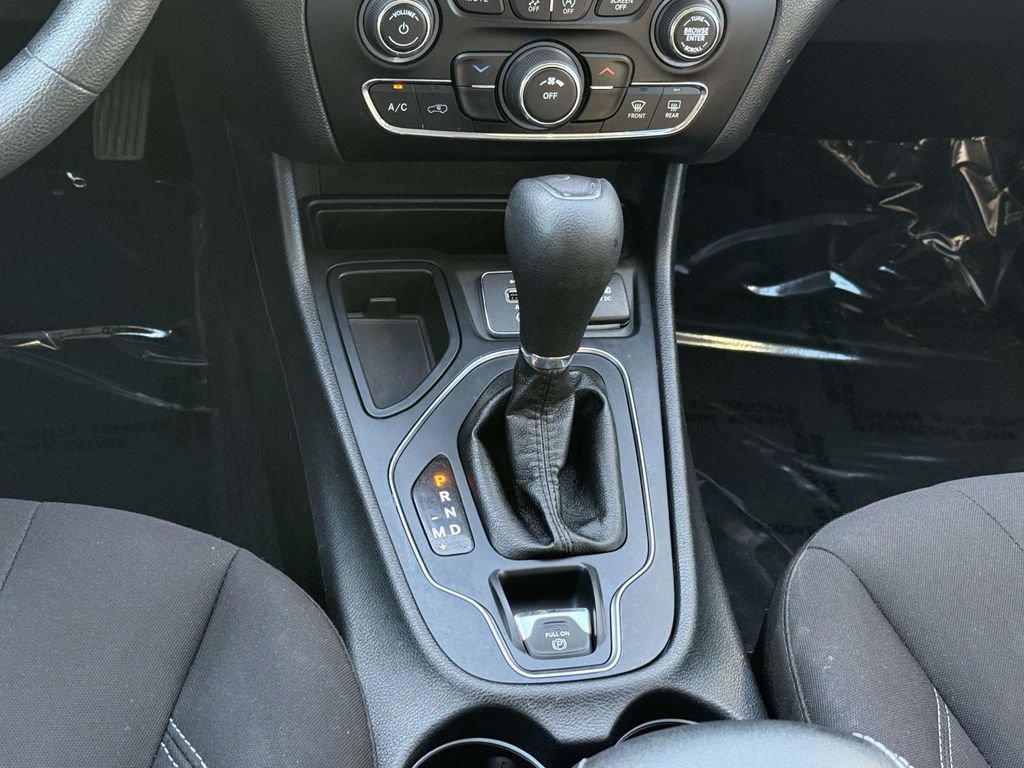 Used 2019 Jeep Cherokee Latitude w/ Popular Appearance Group FWD image 21