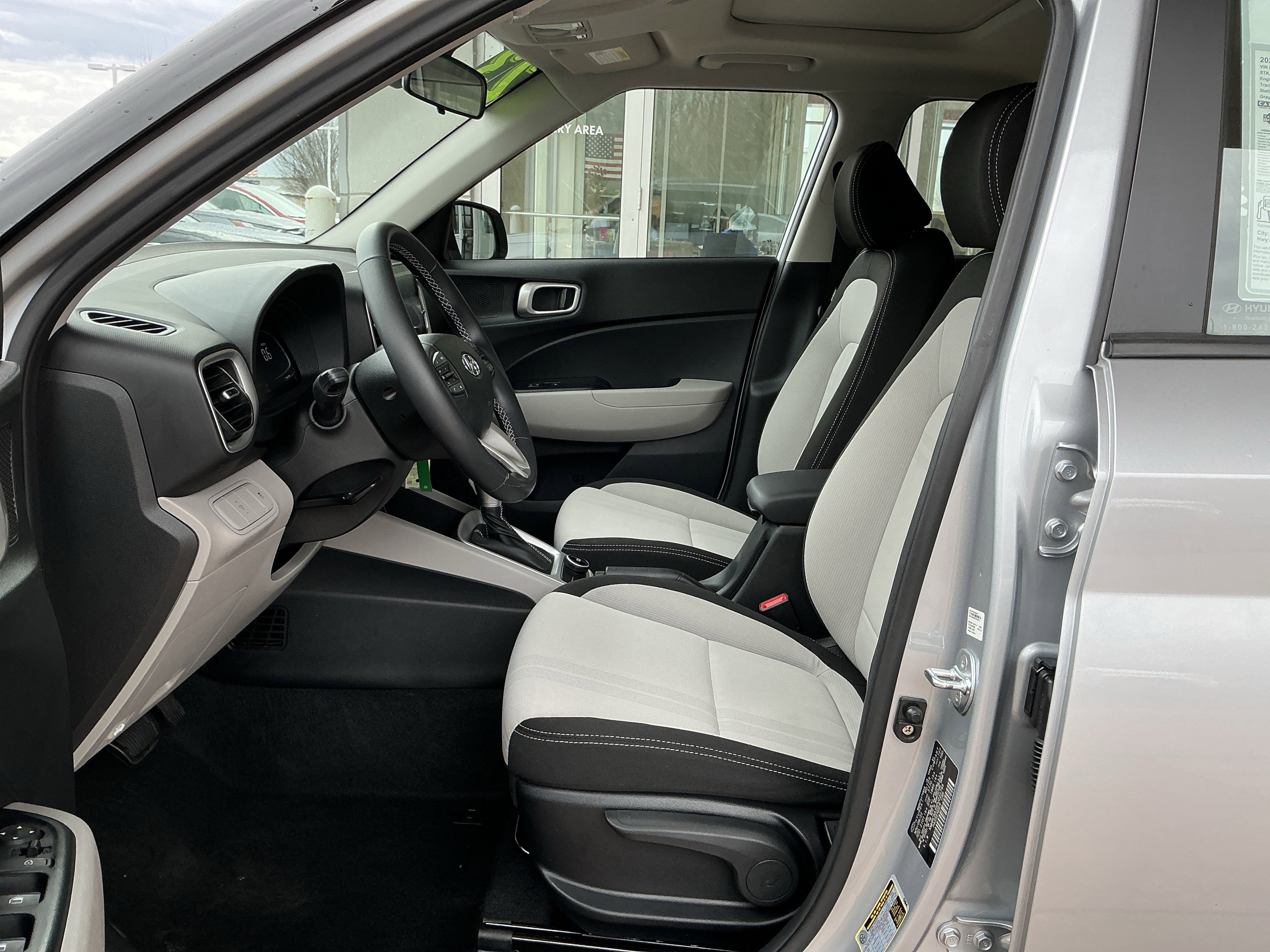 Used 2023 Hyundai Venue SEL image 7