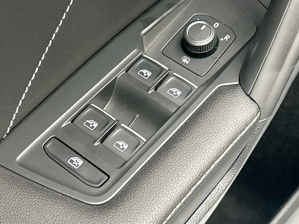 Used 2023 Volkswagen Tiguan SE FWD image 21