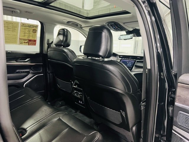 Used 2023 Jeep Grand Cherokee 4WD 4xe w/ Luxury Tech Group II image 33