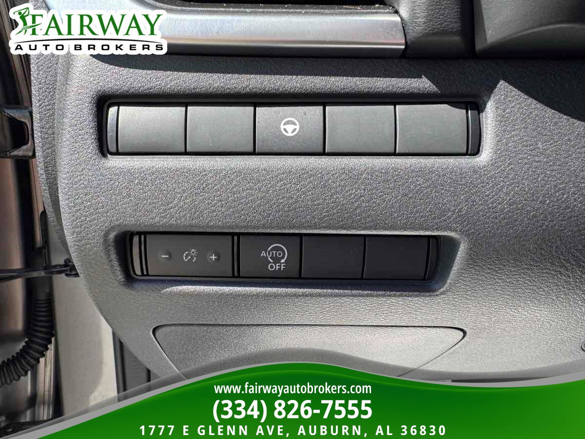 Used 2023 Nissan Rogue SV FWD image 17