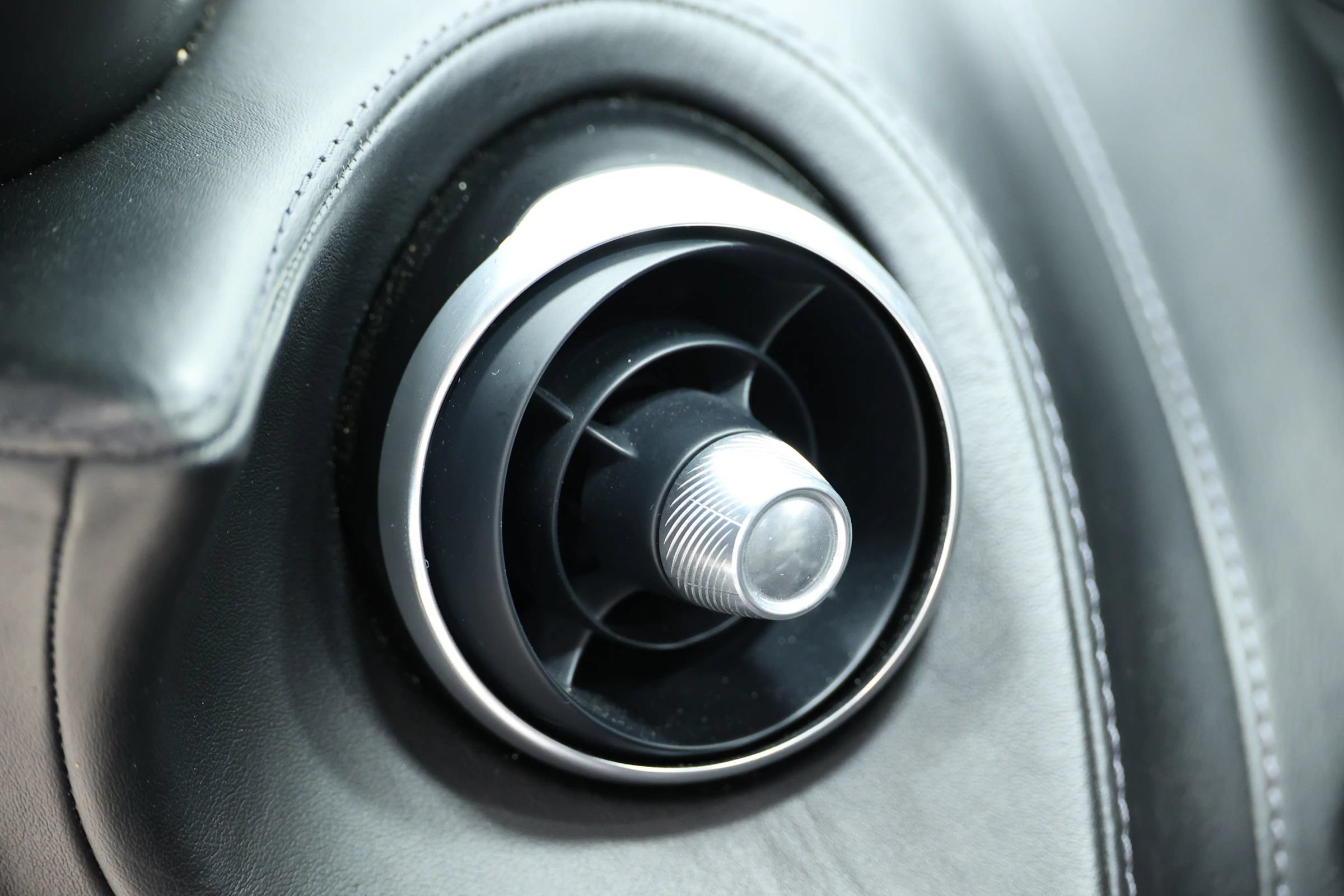 Used 2021 McLaren GT RWD image 28