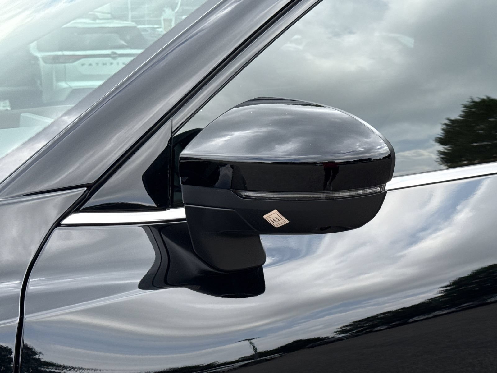 New 2026 Nissan Pathfinder Platinum FWD image 30