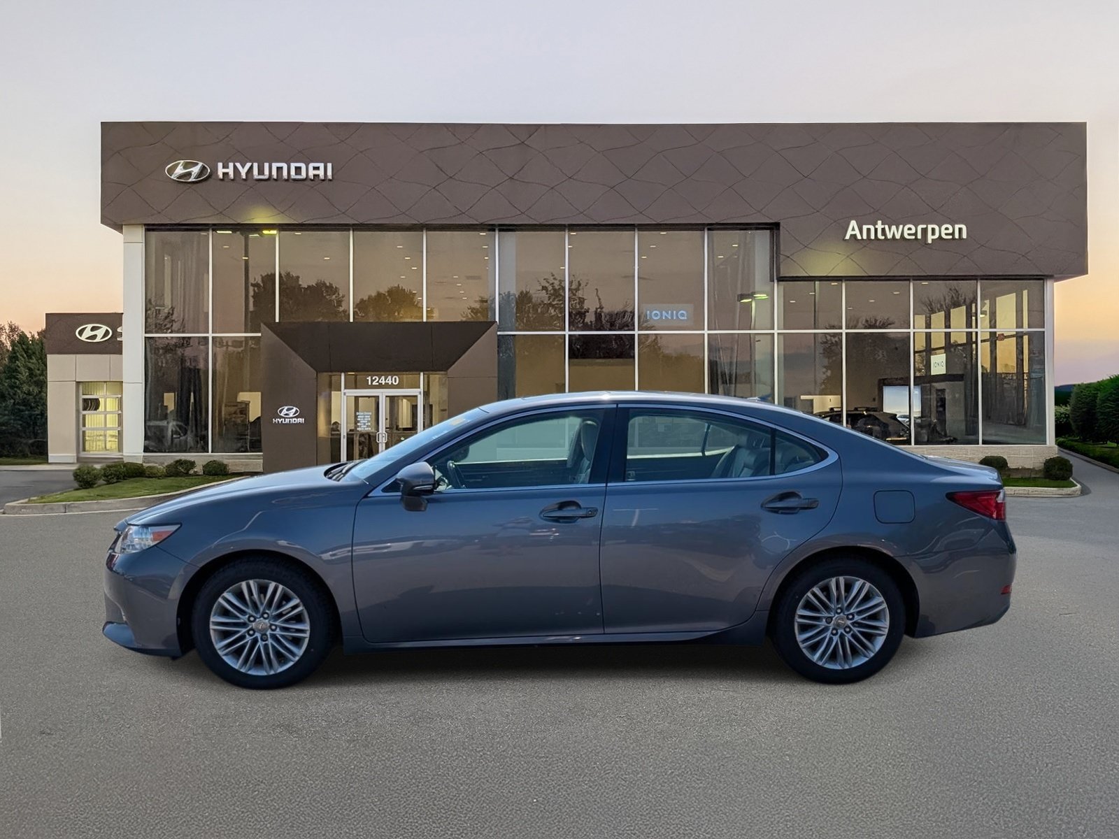 Used 2014 Lexus ES 350 w/ Luxury Package FWD image 6