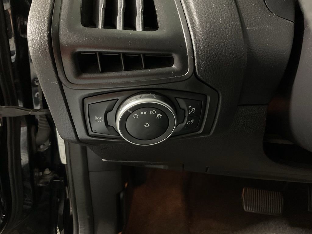 Used 2018 Ford Focus SE image 25