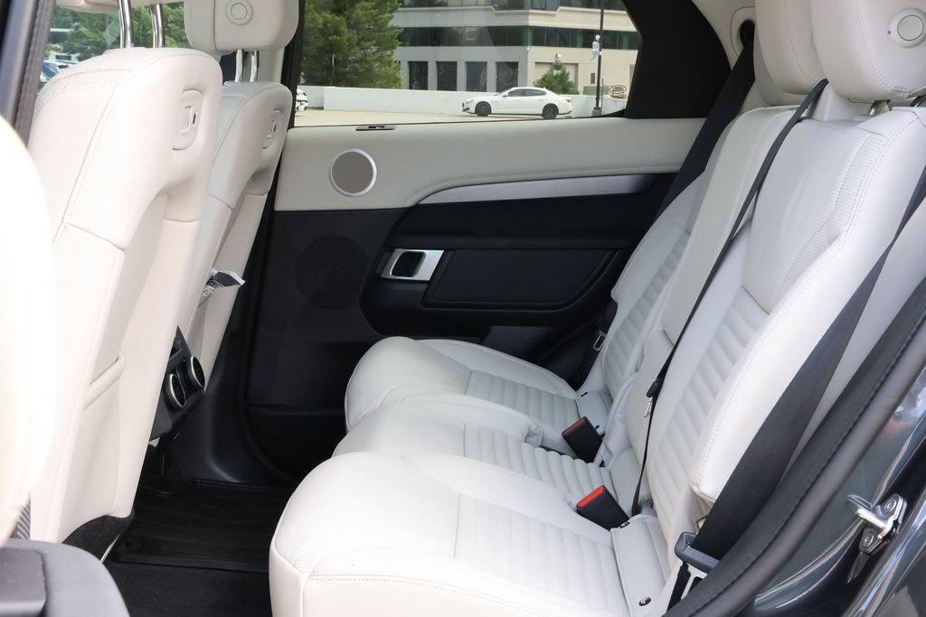Certified 2025 Land Rover Discovery Dynamic SE AWD/4WD image 32