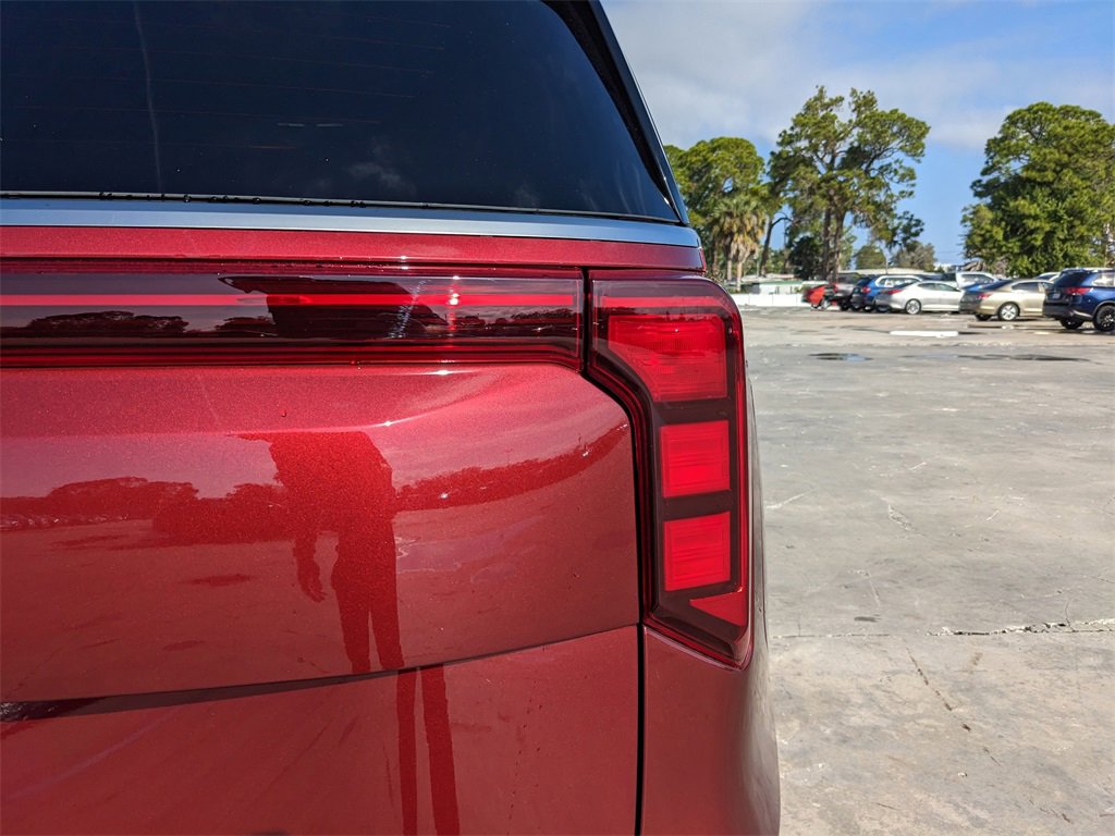 Certified 2025 Kia Carnival SX image 12