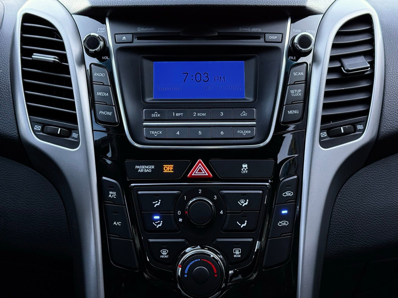 Used 2017 Hyundai Elantra GT image 34
