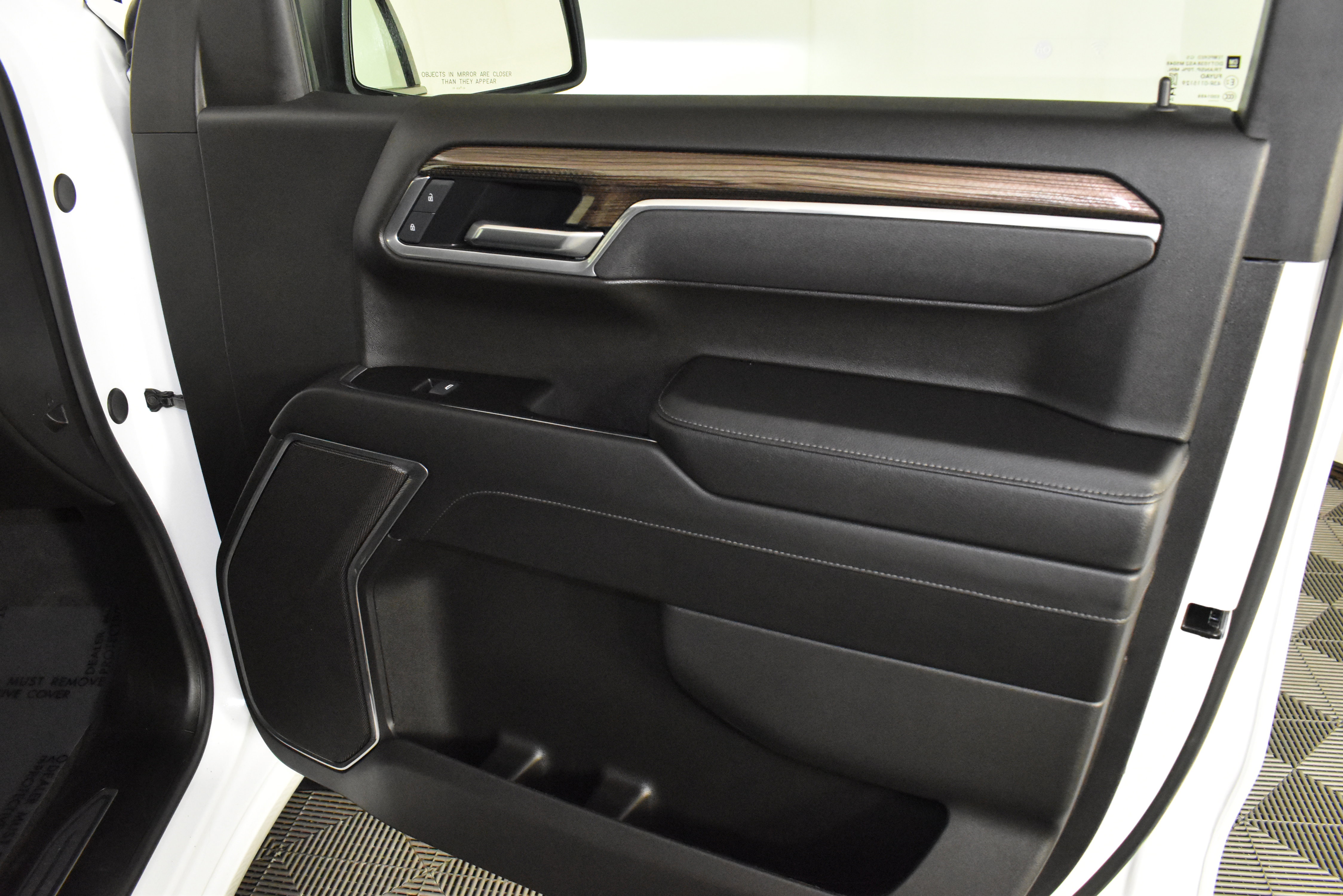 Used 2025 Chevrolet Silverado 1500 LT image 44