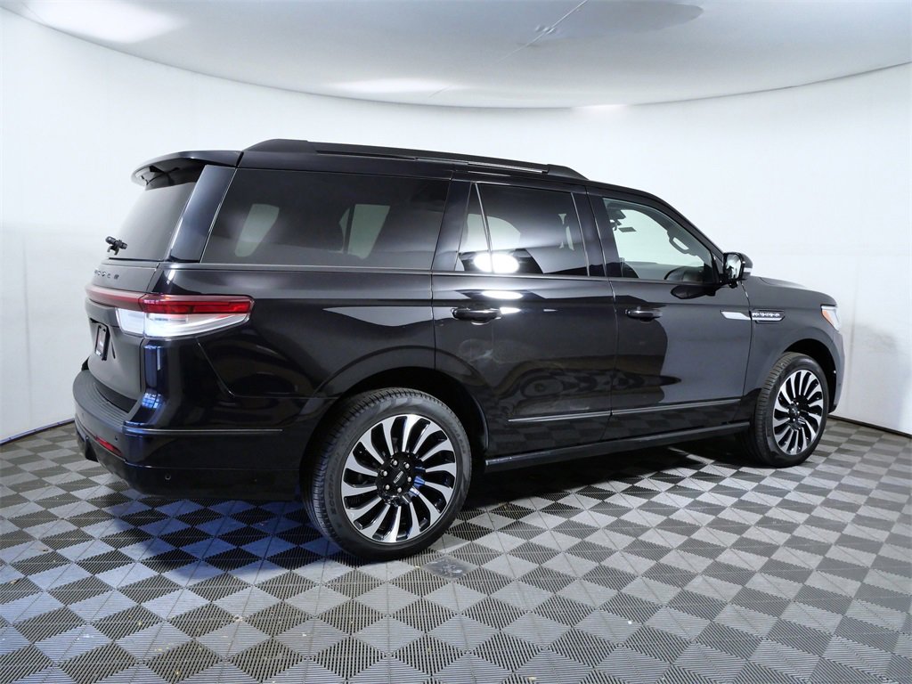 Certified 2024 Lincoln Navigator Black Label image 9