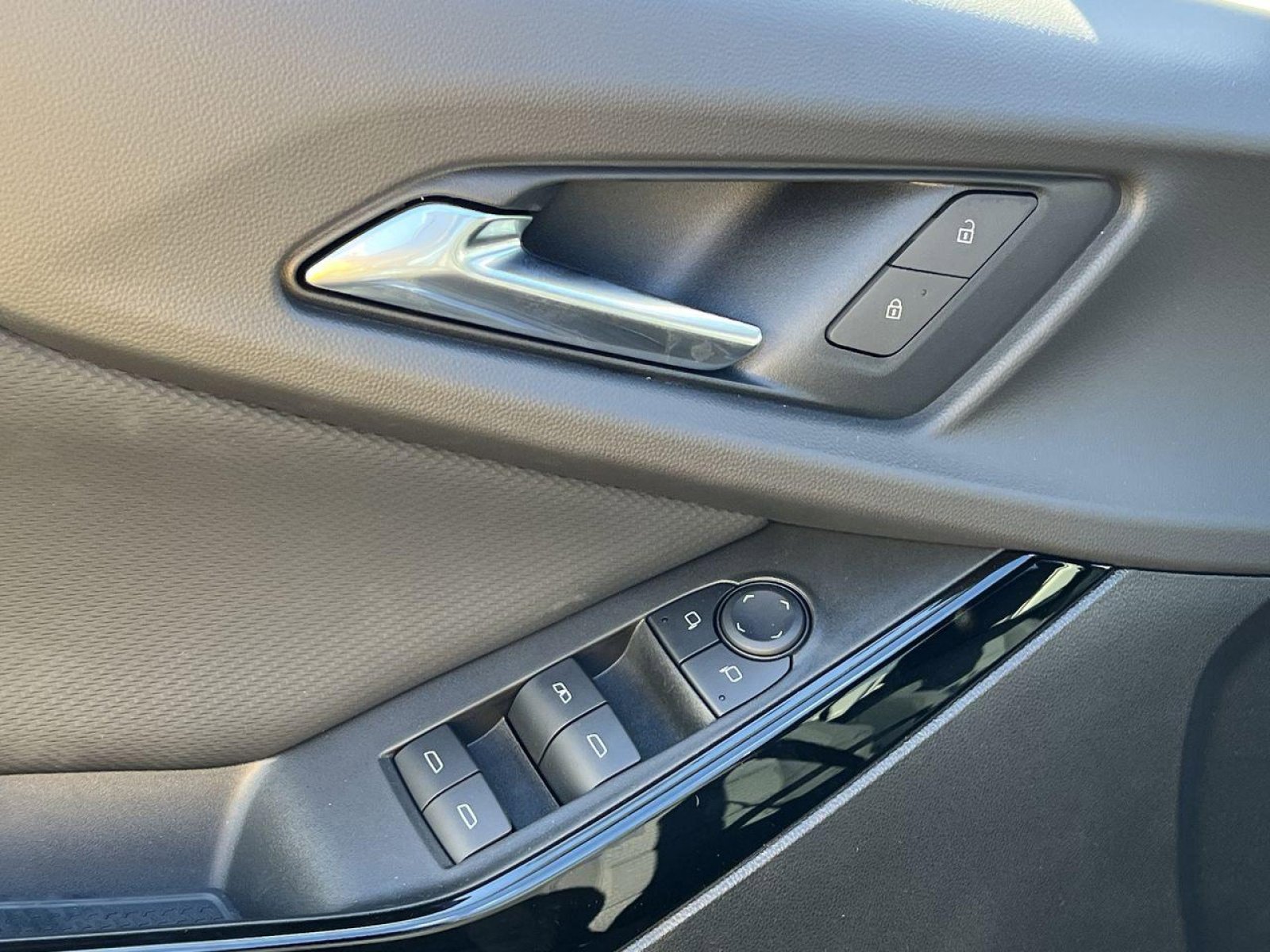 New 2025 Chevrolet Equinox LT w/ Safety and Technology Package image 10