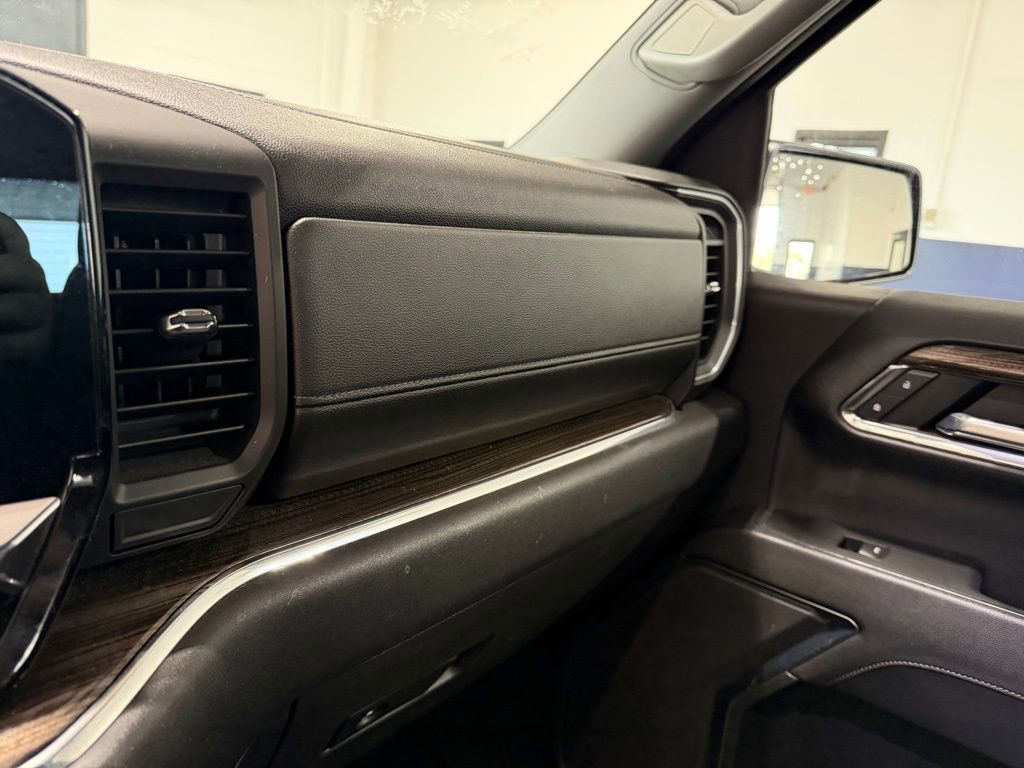Used 2024 Chevrolet Silverado 1500 LT image 17