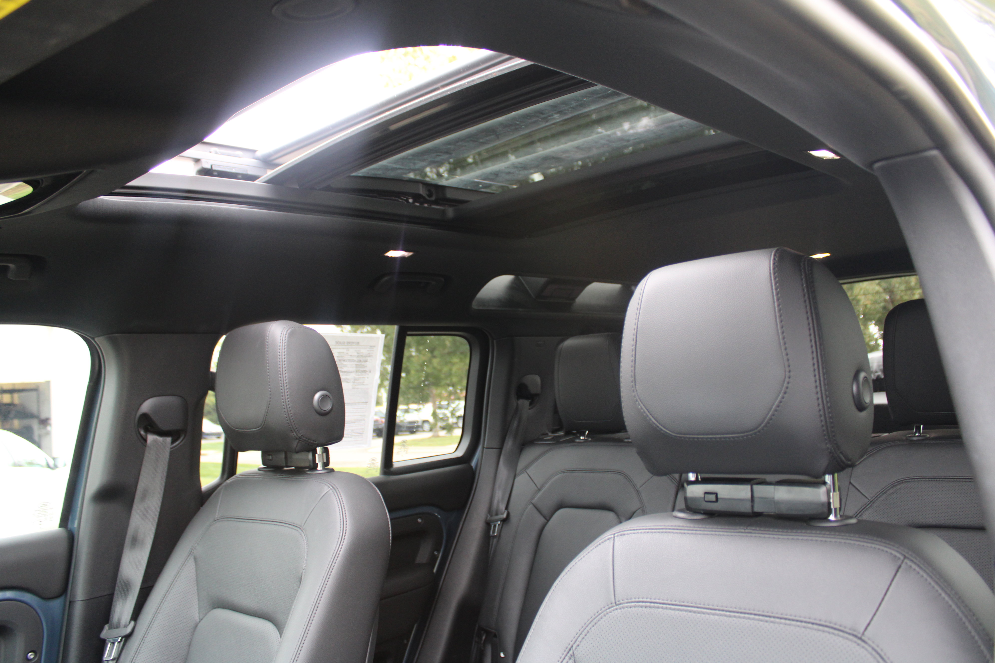 Used 2024 Land Rover Defender 110 S image 8