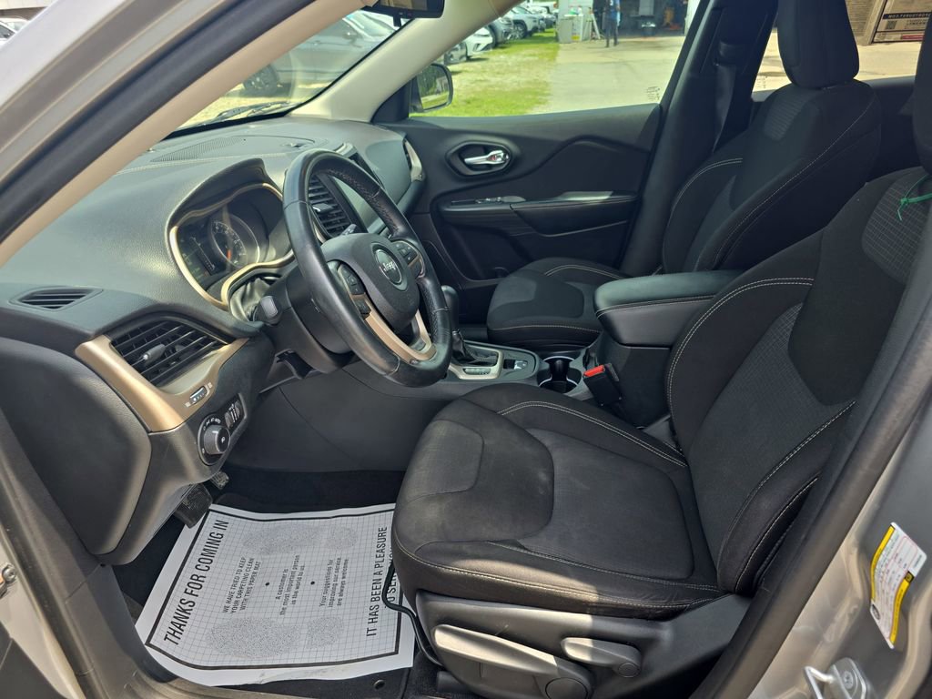 Used 2015 Jeep Cherokee Latitude FWD image 12