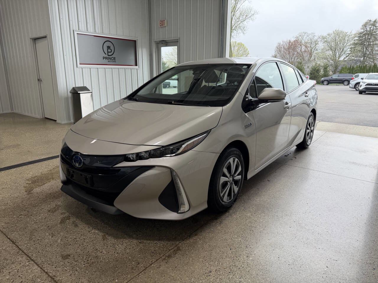 Used 2017 Toyota Prius Prime Plus image 2