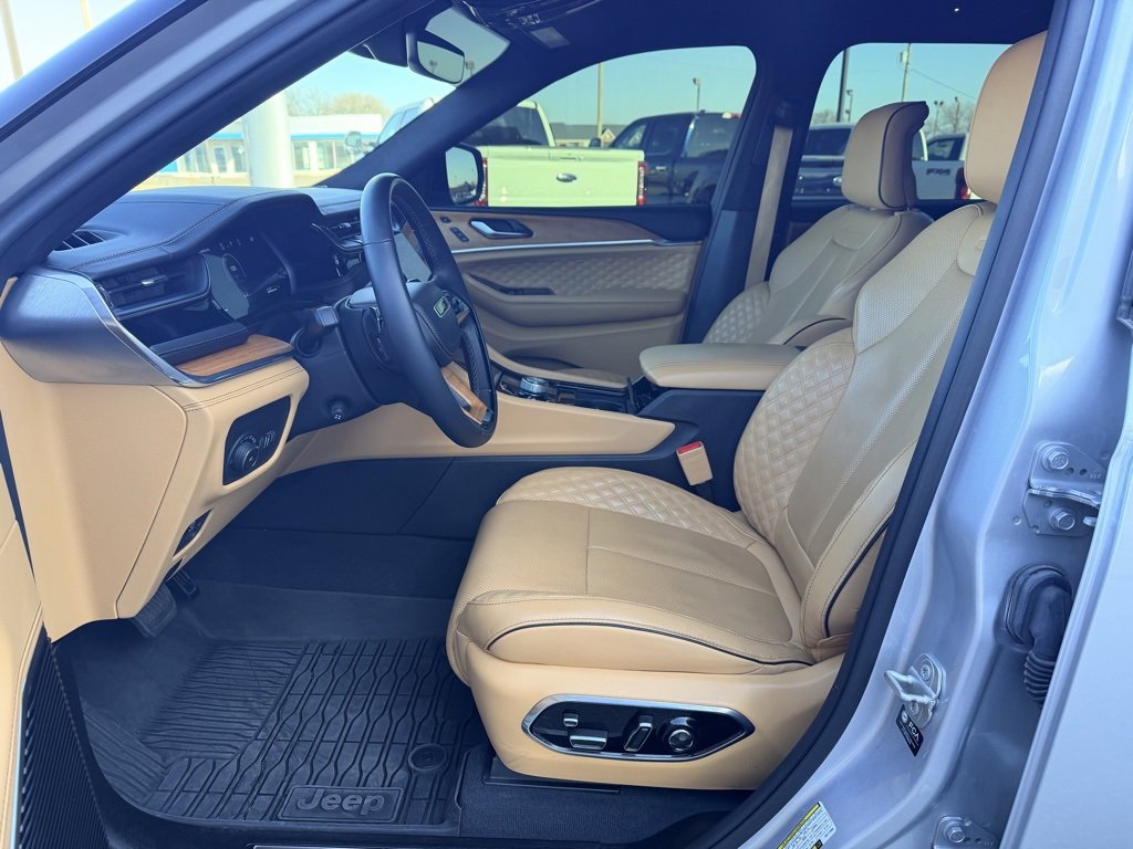 Used 2023 Jeep Grand Cherokee L Summit image 18