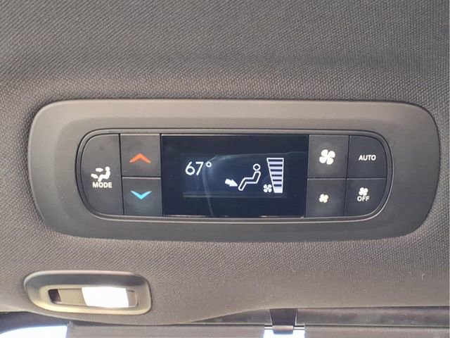 Used 2025 Chrysler Pacifica Limited FWD image 22