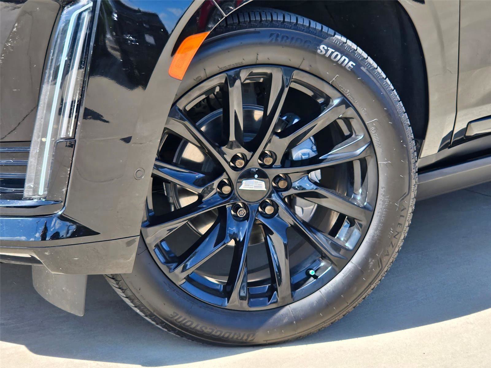 Used 2024 Cadillac Escalade Sport Platinum w/ LPO, ONYX Package AWD/4WD image 6