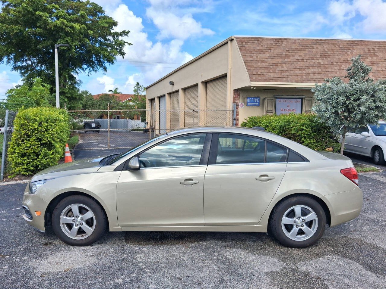 Used 2016 Chevrolet Cruze LT FWD image 1