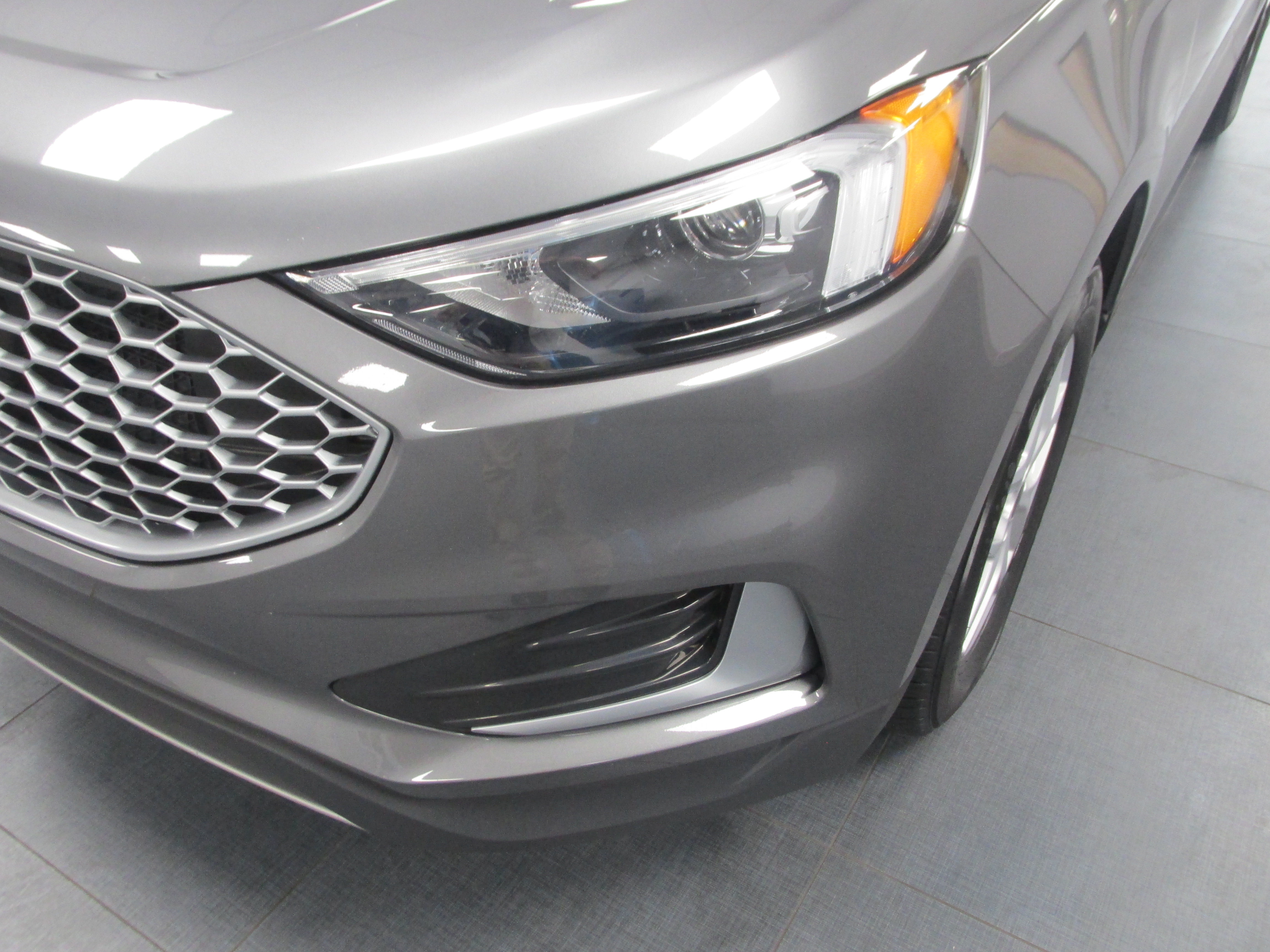 Used 2024 Ford Edge SEL AWD/4WD image 9