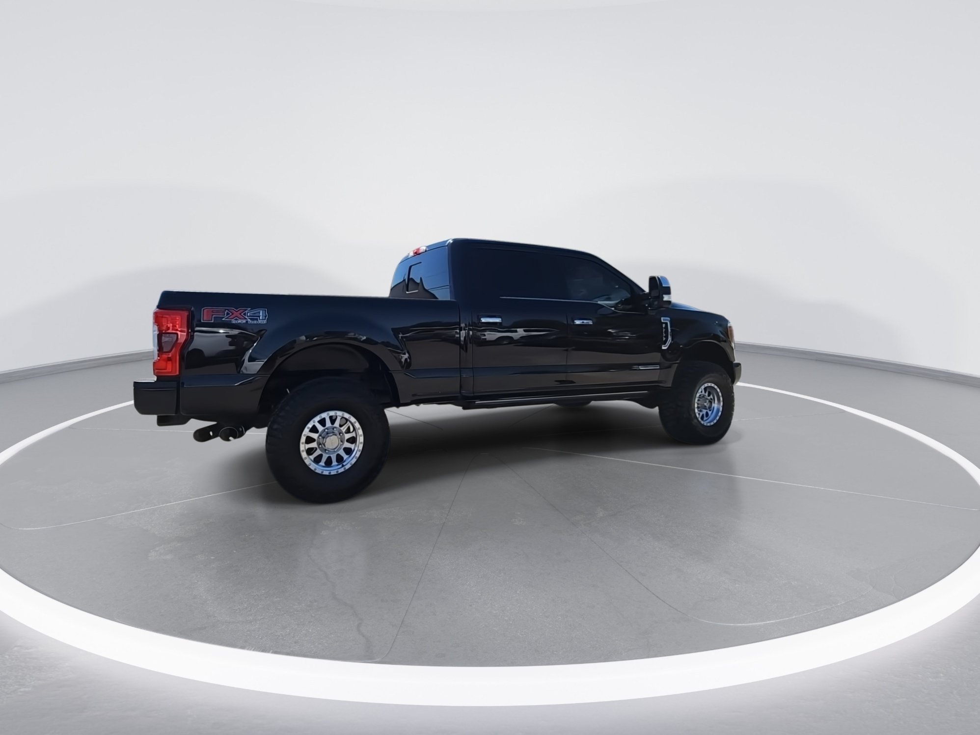 Used 2017 Ford F250 Platinum w/ Platinum Ultimate Package AWD/4WD image 5