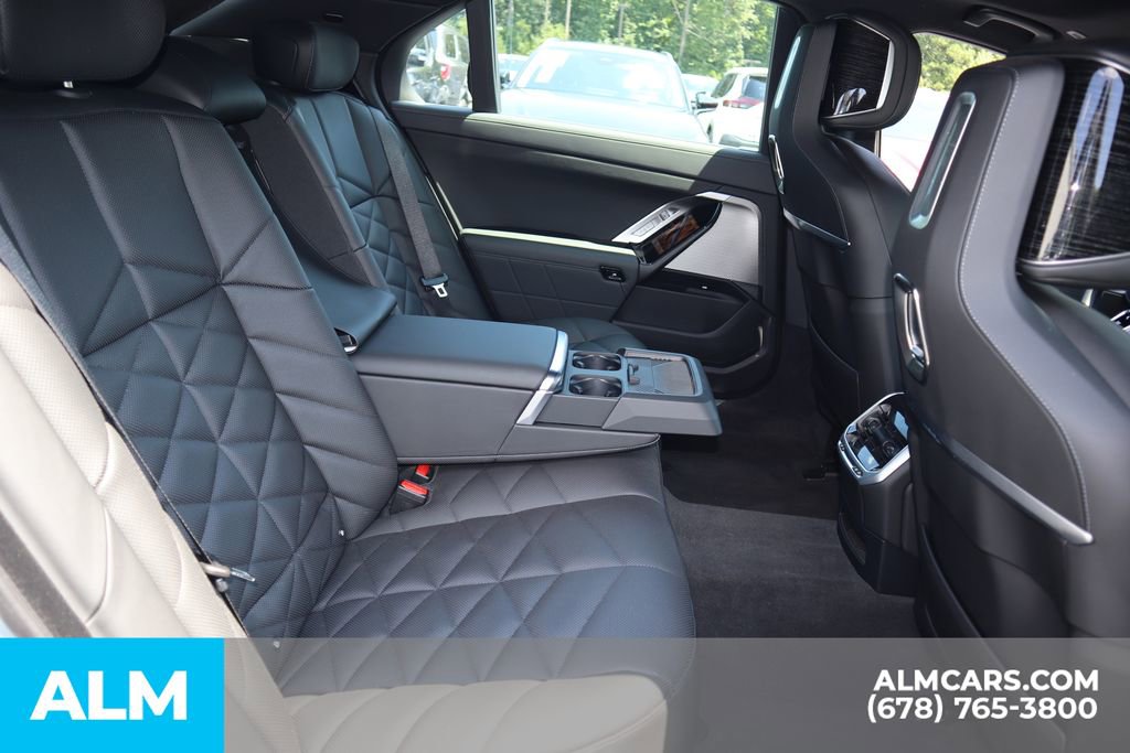 Used 2025 BMW 740i w/ Premium Package image 25