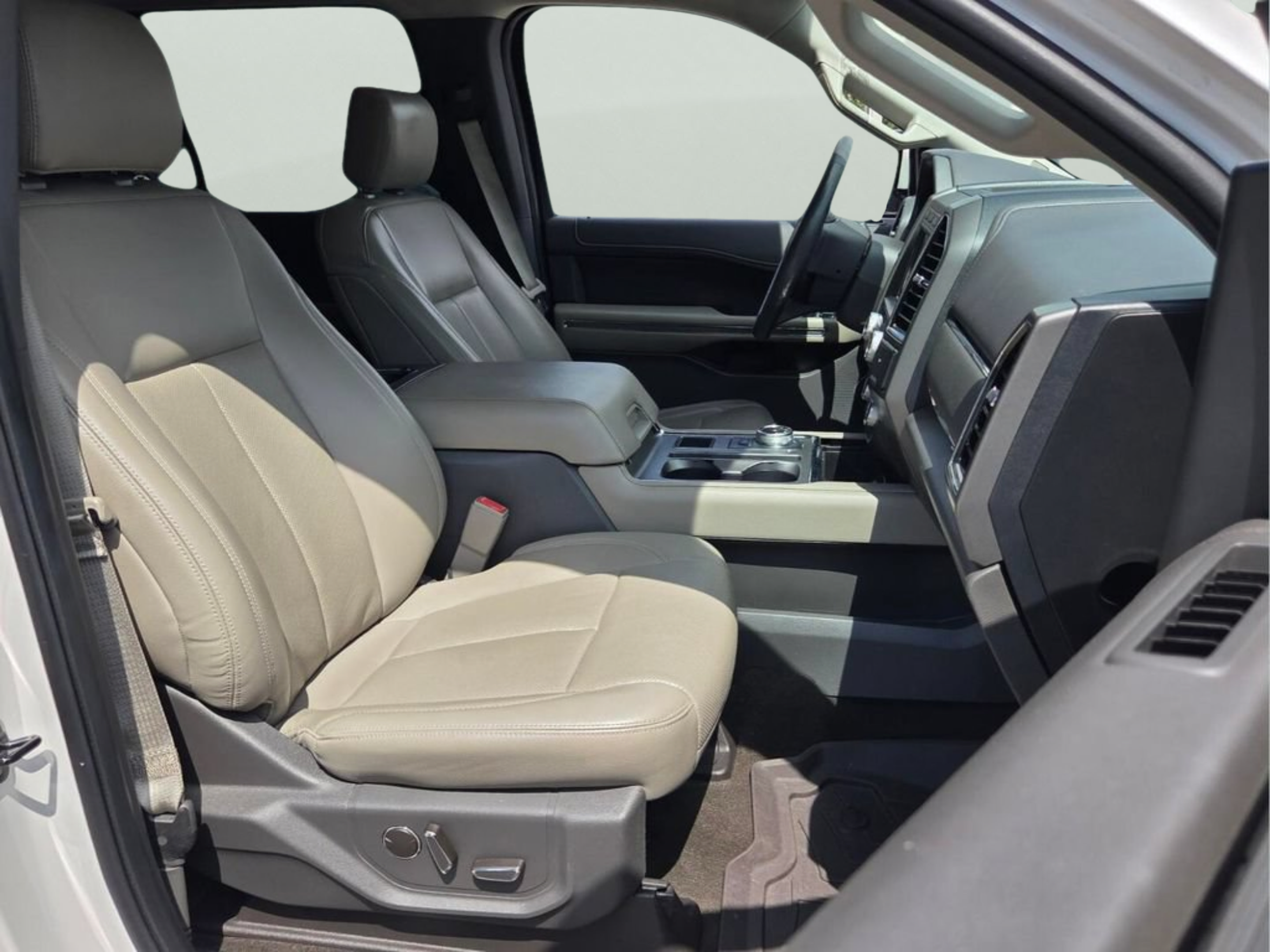 Used 2019 Ford Expedition XLT w/ Equipment Group 202A RWD image 24