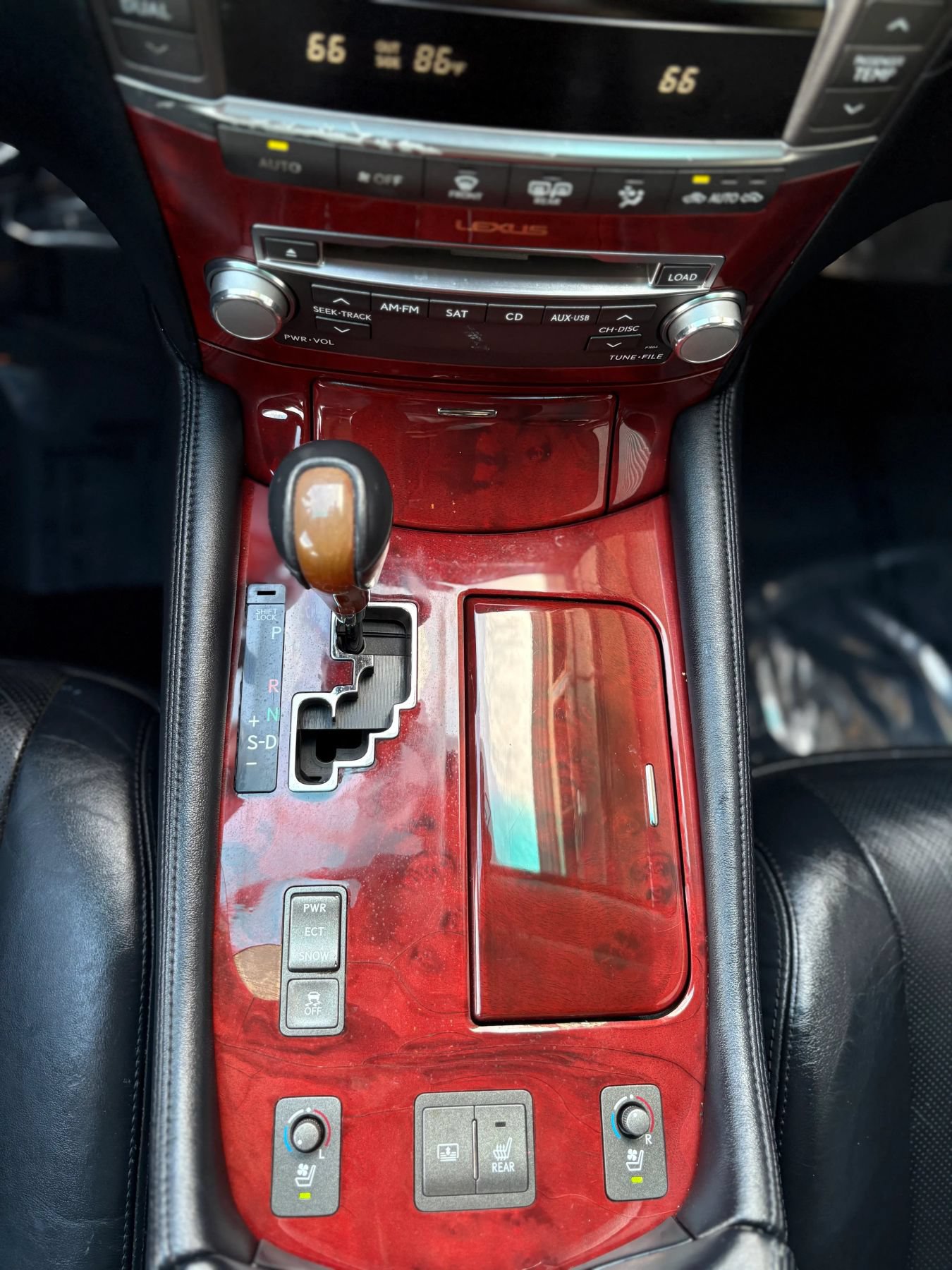 Used 2010 Lexus LS 460 w/ Comfort Pkg RWD image 19
