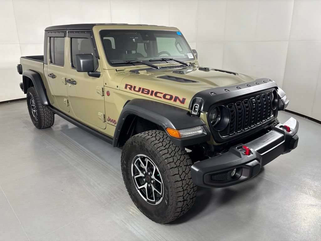 Used 2025 Jeep Gladiator Rubicon w/ Technology Group AWD/4WD image 2