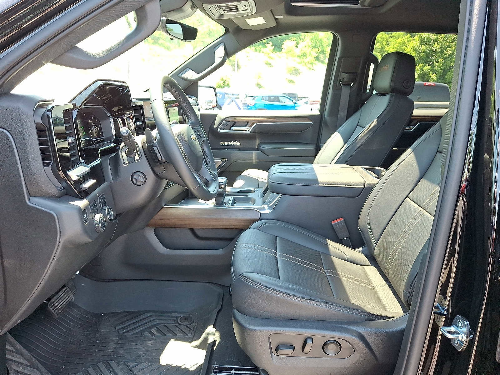 Used 2023 Chevrolet Silverado 1500 High Country w/ High Country Premium Package AWD/4WD image 13