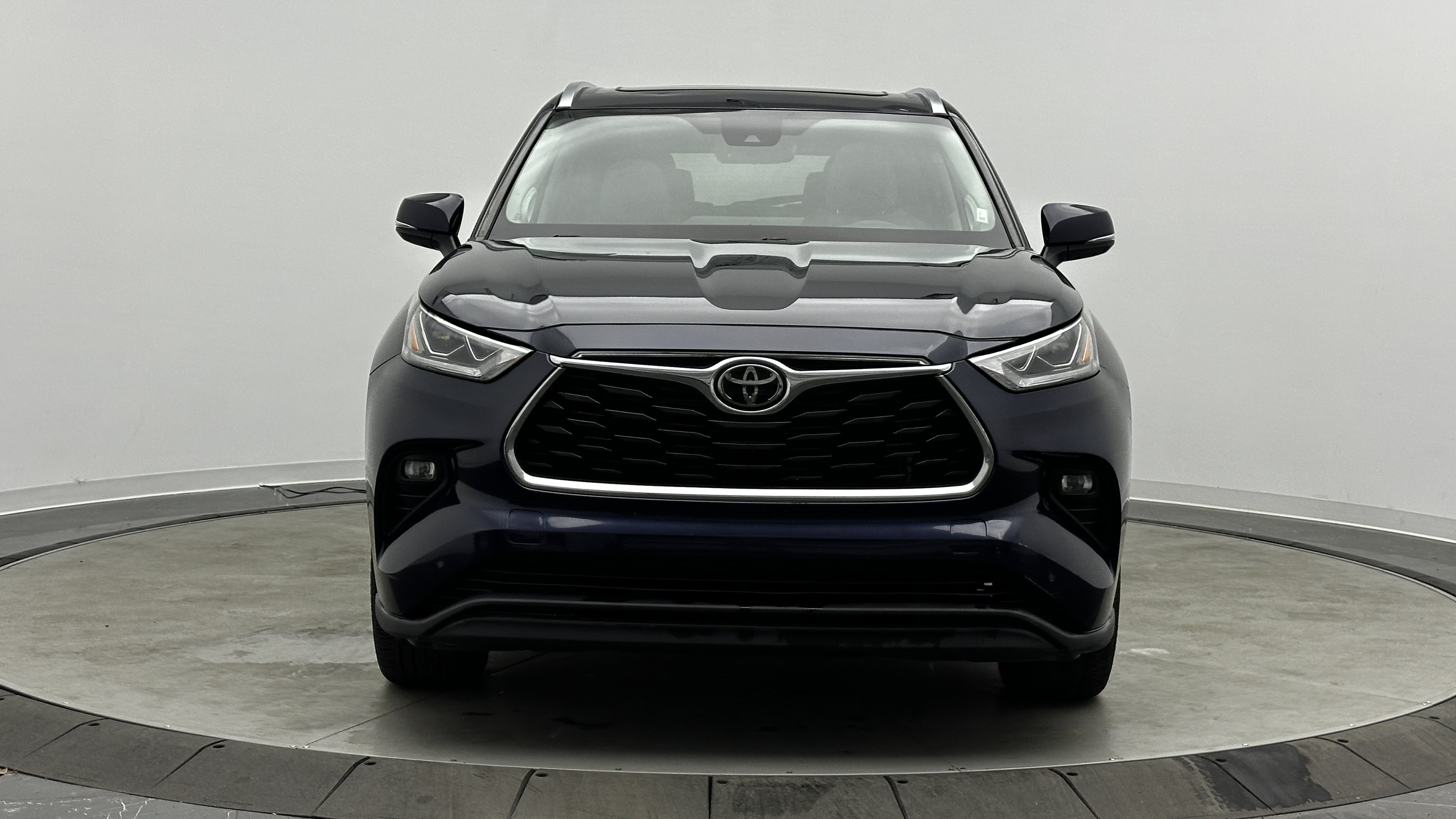 Used 2023 Toyota Highlander Limited FWD video 2