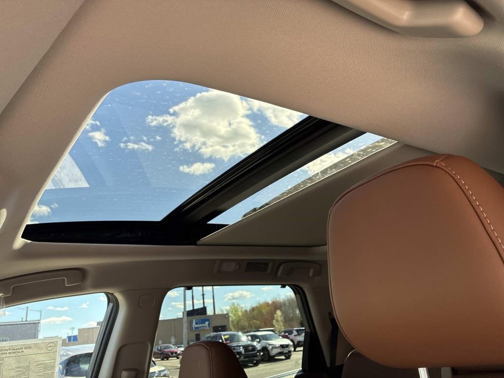 New 2026 Nissan Pathfinder Platinum AWD/4WD image 13