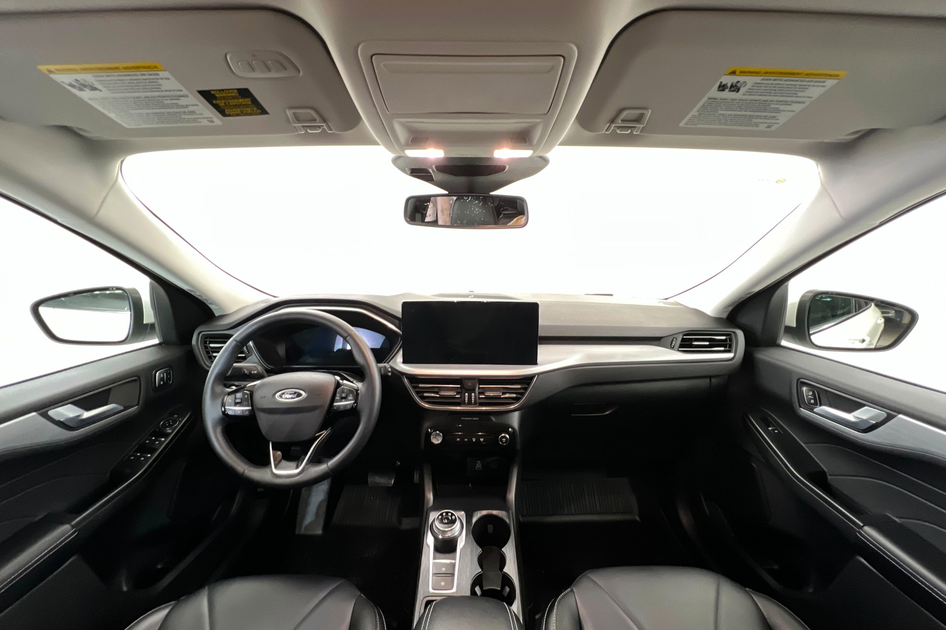 Used 2025 Ford Escape SE w/ PHEV Premium Package image 10